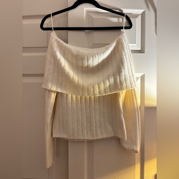 Abercrombie & Fitch Sweaters - Abercrombie and Fitch Off the Shoulder Sweater